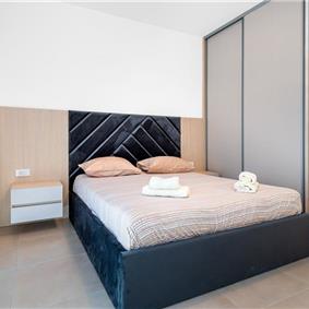 4 Bedroom Villa with Pool near Vodice town, Sibenik Riviera, sleeps 8